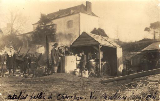 Une distillerie appelée "Atelier public" et des brûleurs d'eau-de-vie (vue 1). Un étal de cordier (vue 2).